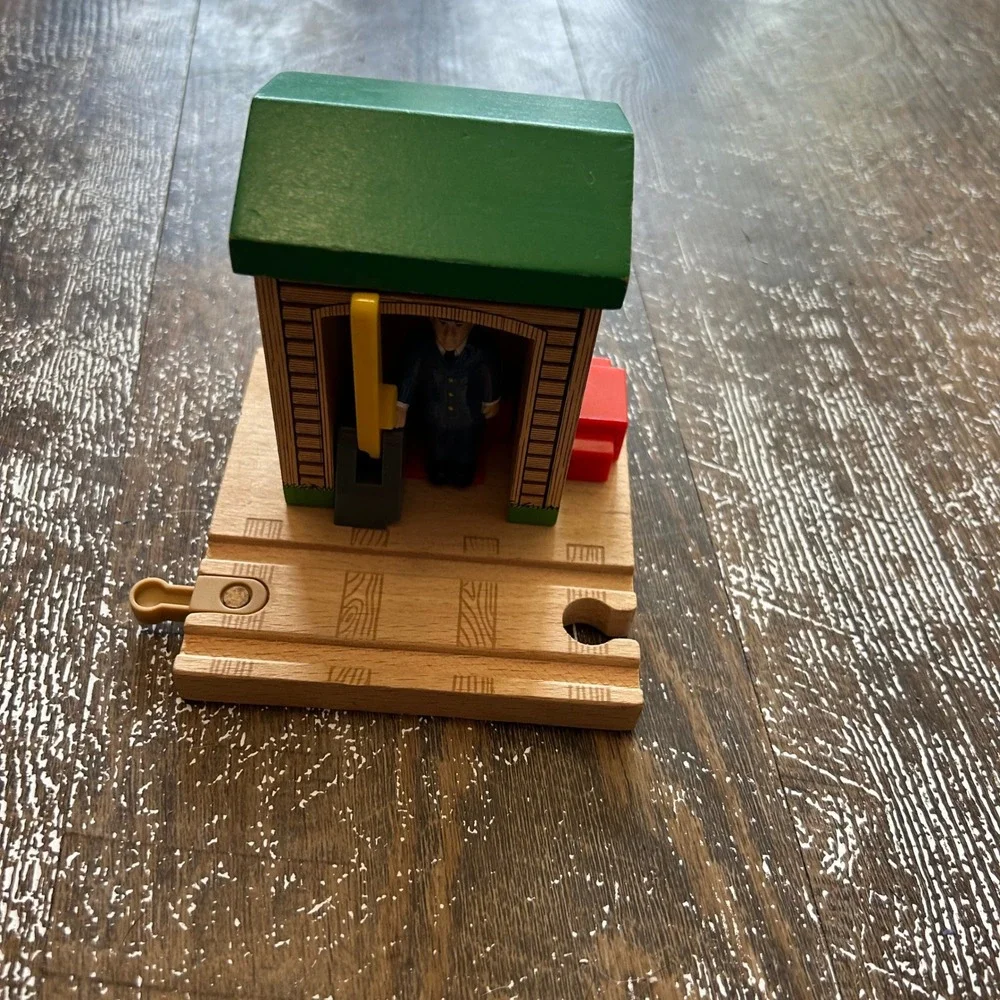 Thomas & Friends Take Along Diecast Trains Spencer Thomas & Wooden Station Lot